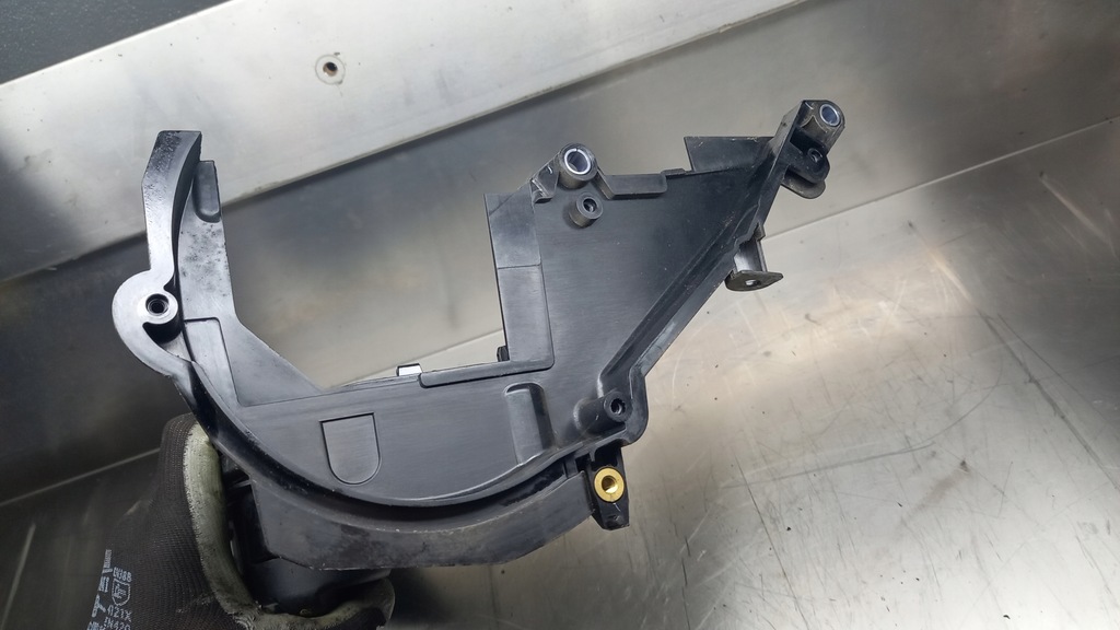 фото №9, Кришка клапанів 9689112980 volvo s40 v50 1.6 hdi d2 115km