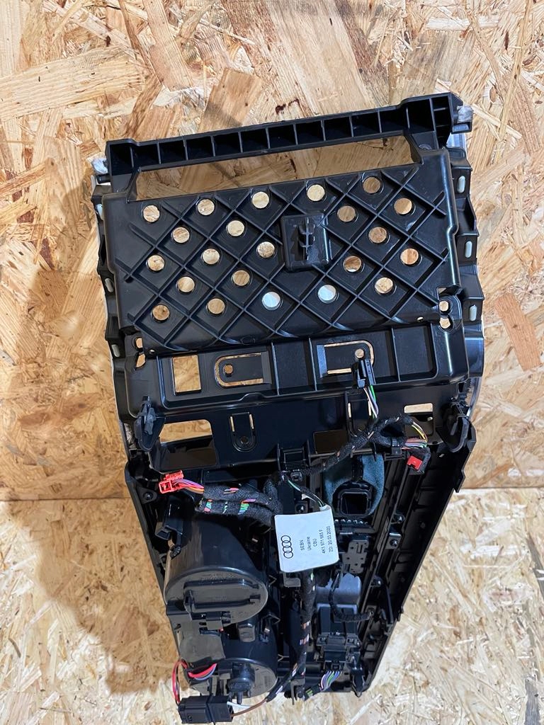 фото №9, Dekor панель средний ручка выборщик audi a6 s6 c8 2018- оригинал демонтаж