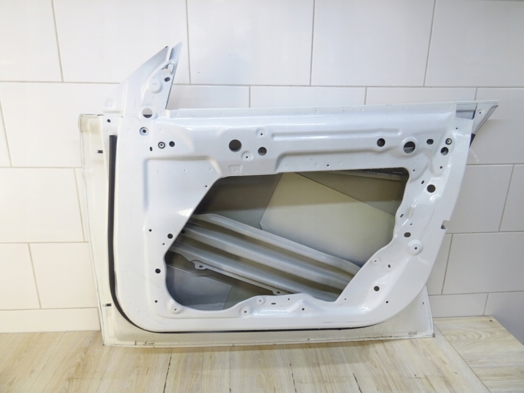 Купить Tesla y правое передние дверь 1483538-00-d llu