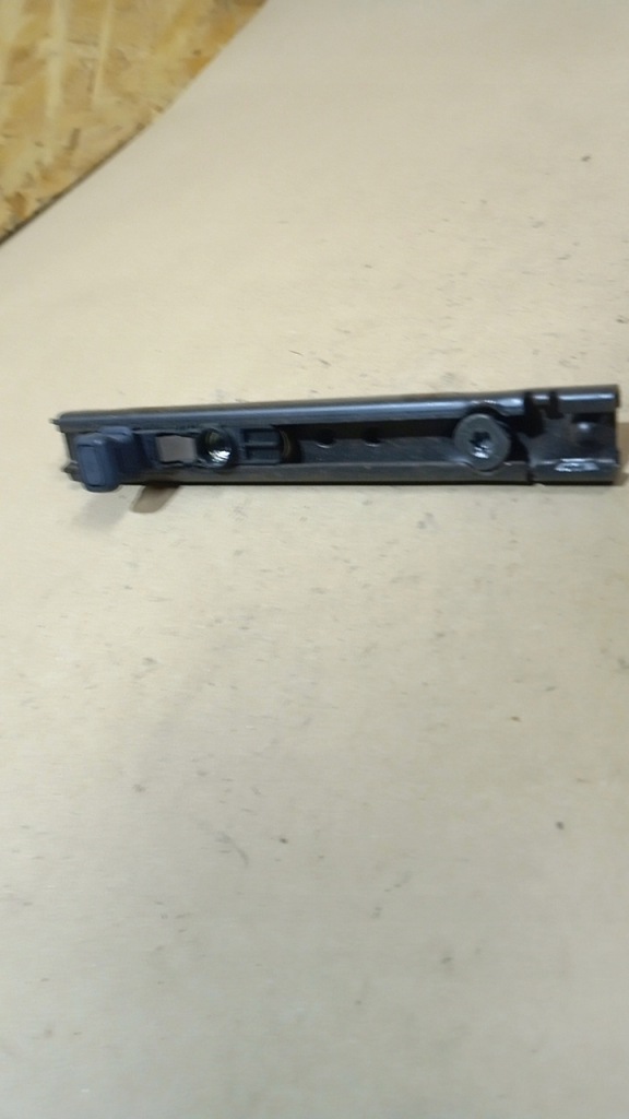 фото №1, Renault kangoo регулировка поперечина безопасности 309012ah p=l