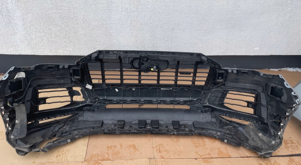 Купить Audi q7 4m рестайлинг  3.0 tfsi перед комплектный  бампер капот ремень фары lm7p