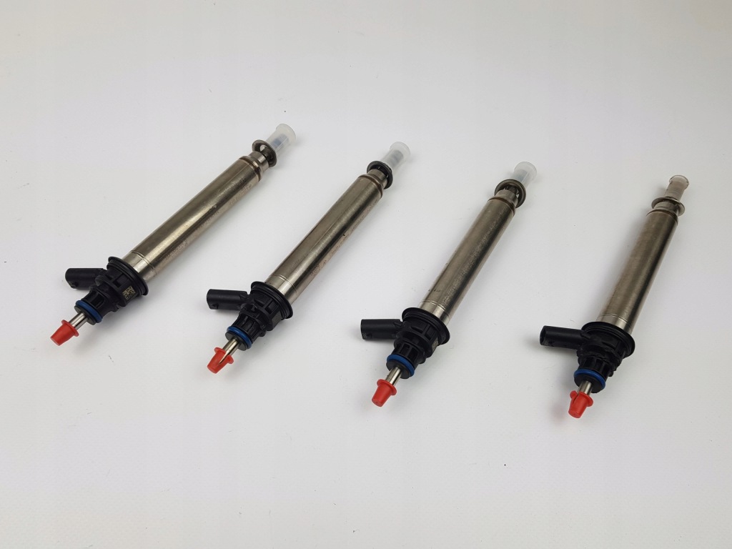 Новий оригінальний форсунка інжектор пального mercedes w177 w205 a2560700187 Оригінал