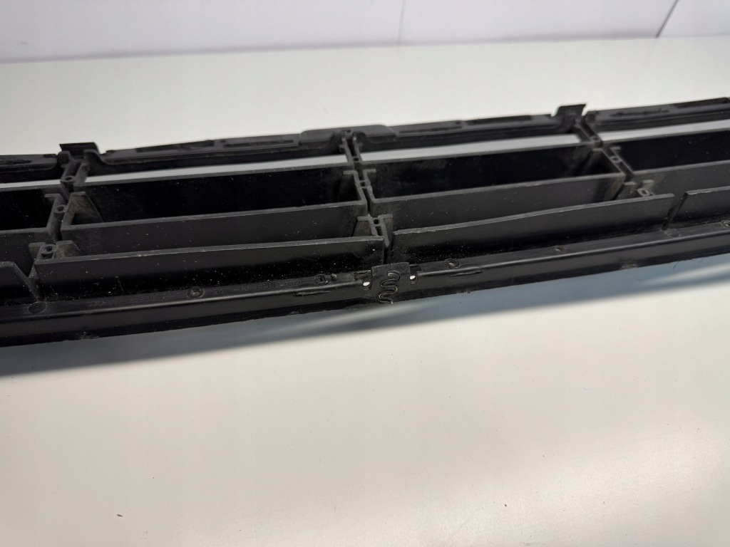 Volvo v60 s60 рестайлинг  решётка бампера средняя Доставка