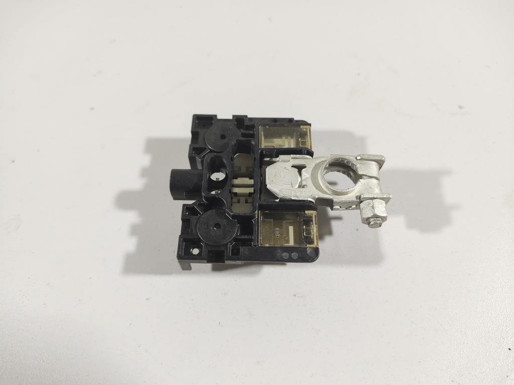 фото №3, Lexus is300h 13r клемма минусовая