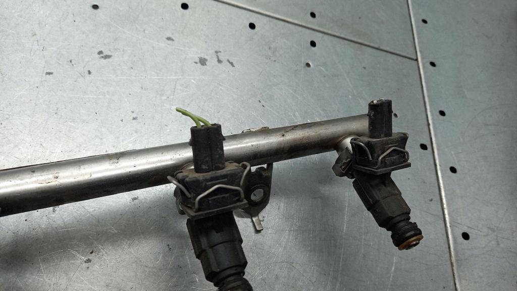 фото №8, Молдинг впрыскная mercedes benz a 140 w168 1.4b 99r 96614001