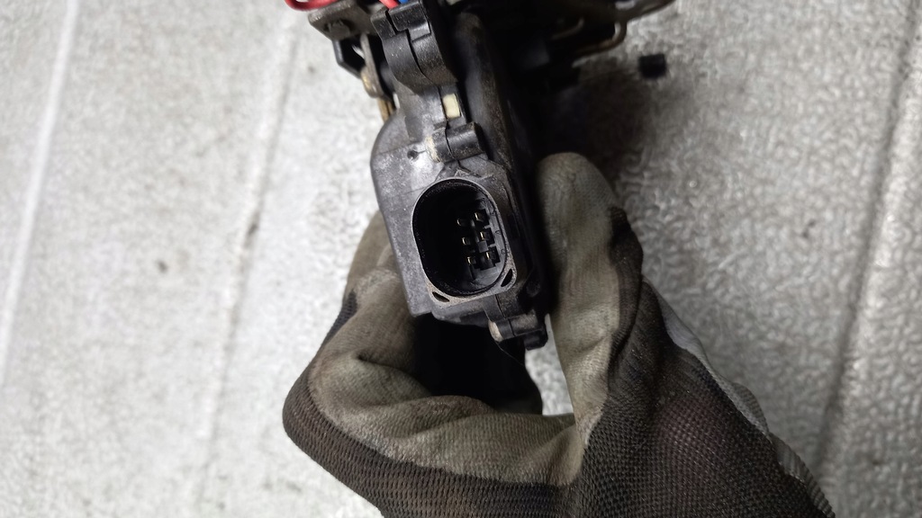 фото №4, Замок правый задняя seat leon 6pin