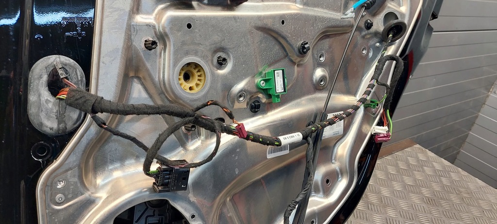 фото №13, Mercedes-benz cls c218 x218 a2187320410 дверь