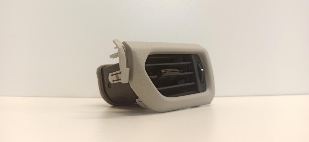 Купити Suzuki swift vii mk9 решітка обдув 73630-69t0