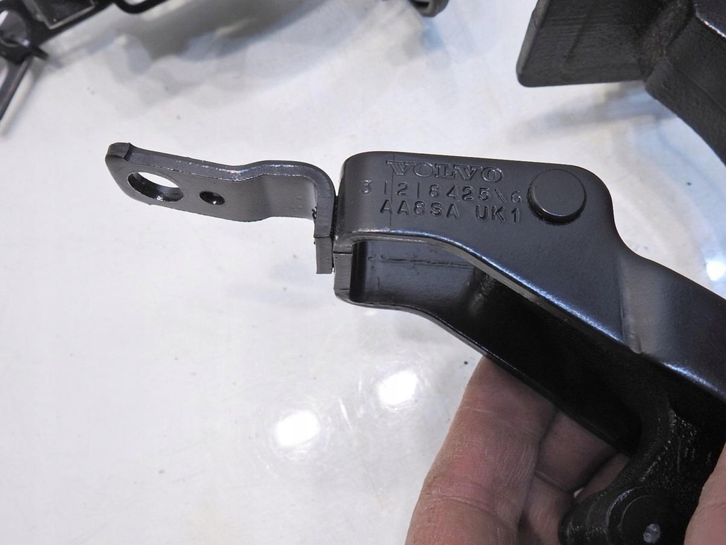 фото №3, Петлі кришки volvo v70 iii 31218425