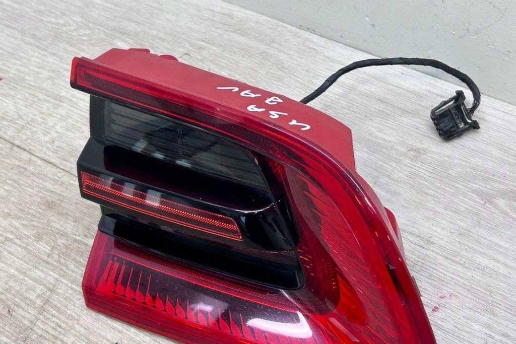 фото №9, Левая лампа крышки багажника porsche macan 95b 95b945093g 3.6l бензиновый