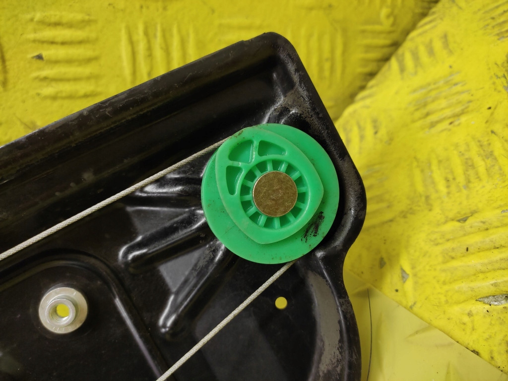 фото №6, Land rover discovery iii подъемник стекло правый задняя