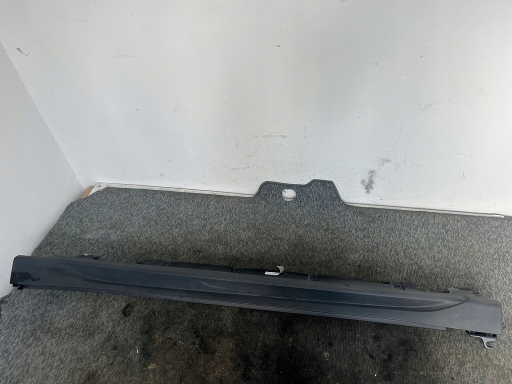 фото №1, Bmw x1 f48 lci lift молдинг накладка поріг ліва оригінал