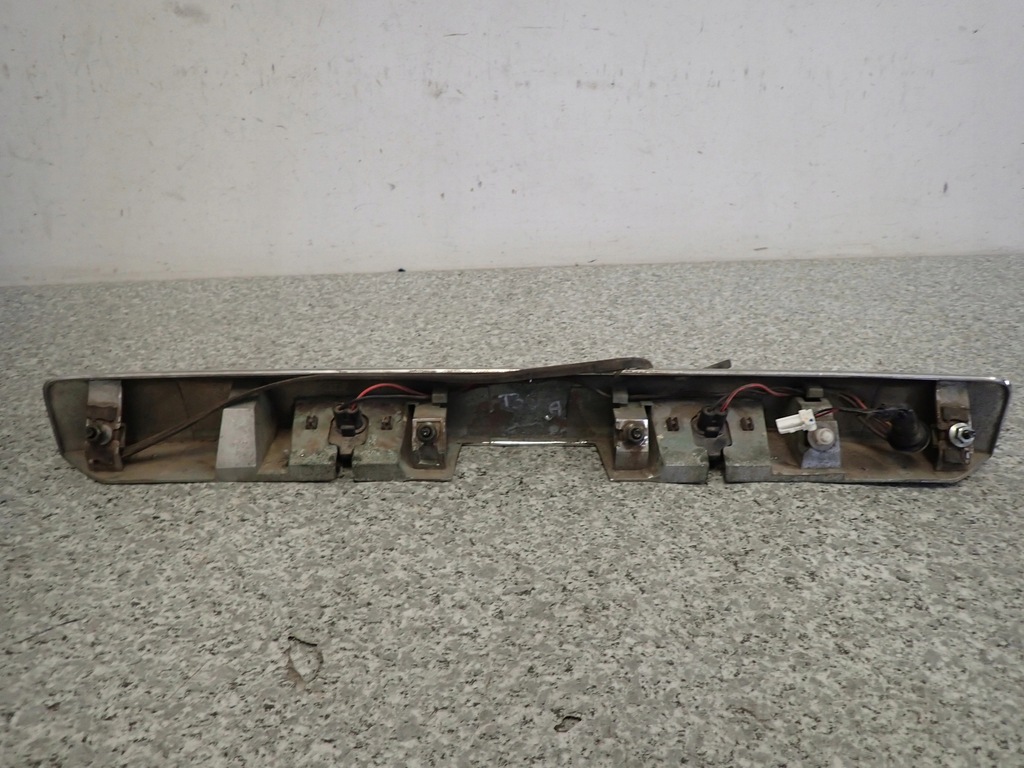 фото №10, Nissan xtrail t30 01- молдинг кришки задній ліхтарі номерного знака