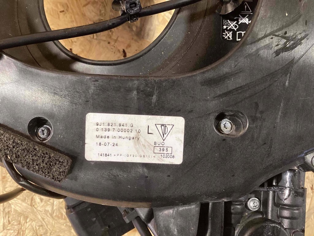 Кришка акумулятор porsche taycan 9j1 9j1821941g в Україні