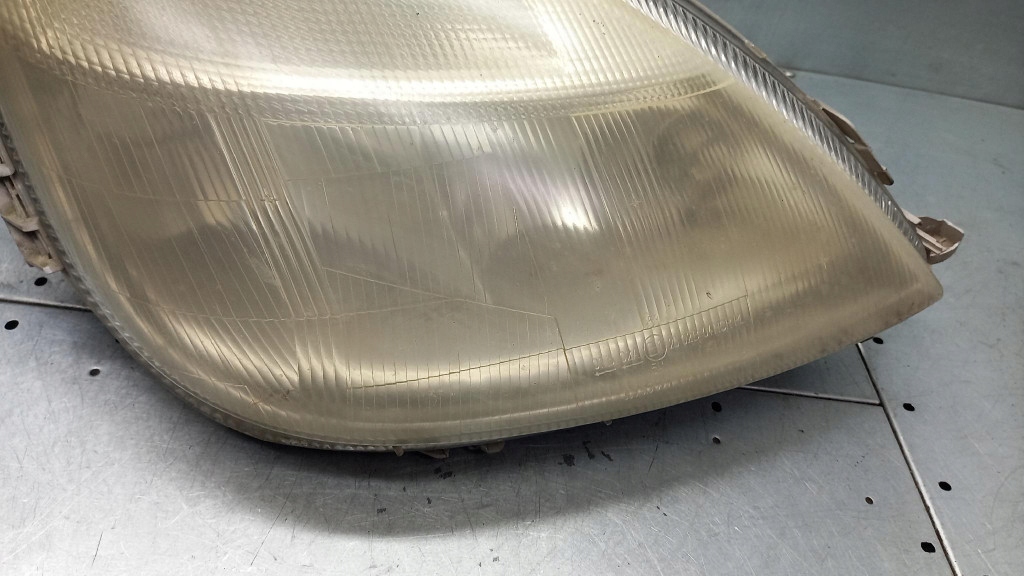 Фара правий mercedes benz a140 w168 99r 1.4b Зі Шроту