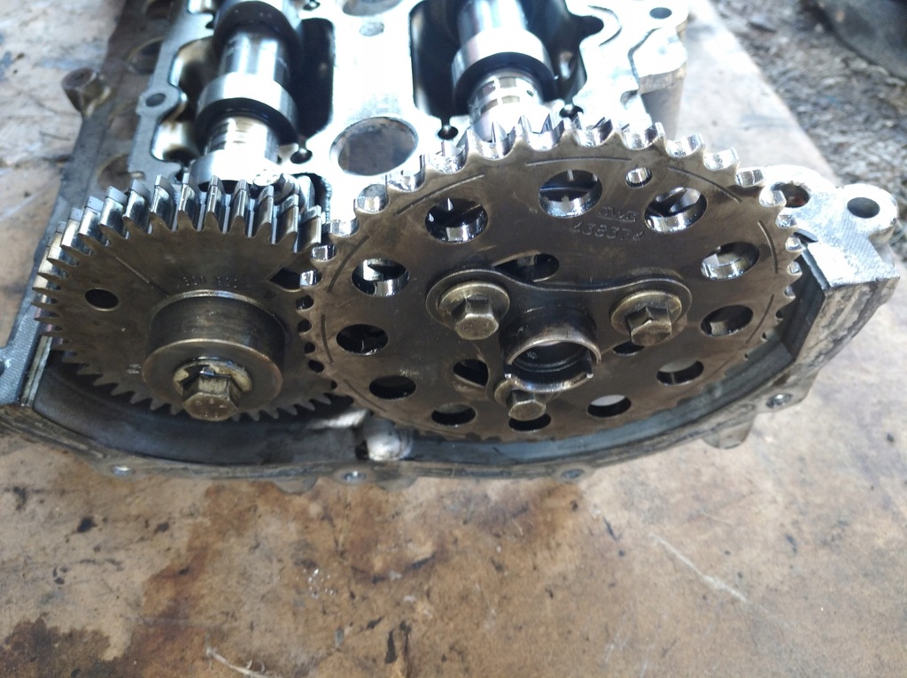 фото №2, Кришка клапанів вали розподільного валу 8200539196 renault 2.0 dci