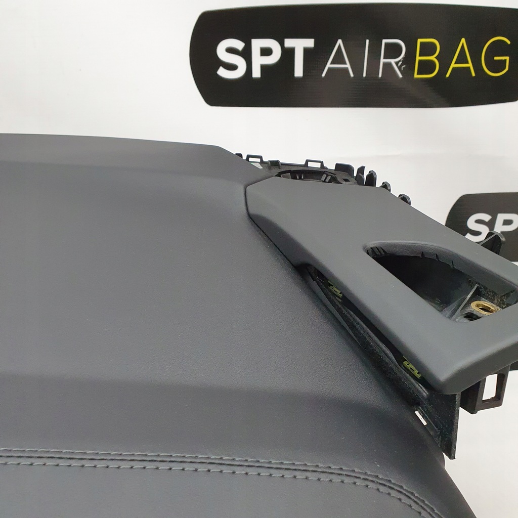 фото №8, R8 приборная панель консоль подушки безопасности ремни подушка безопасности