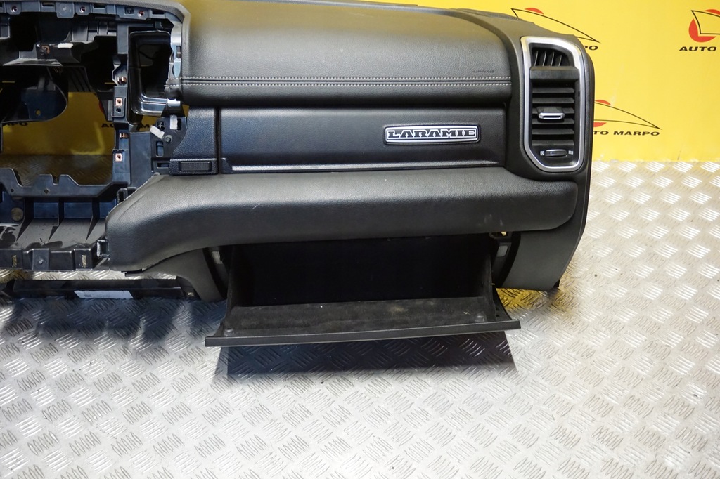 фото №9, Dodge ram 2500 laramie 2019 - приборная панель приборная приборная панель консоль воздуховод