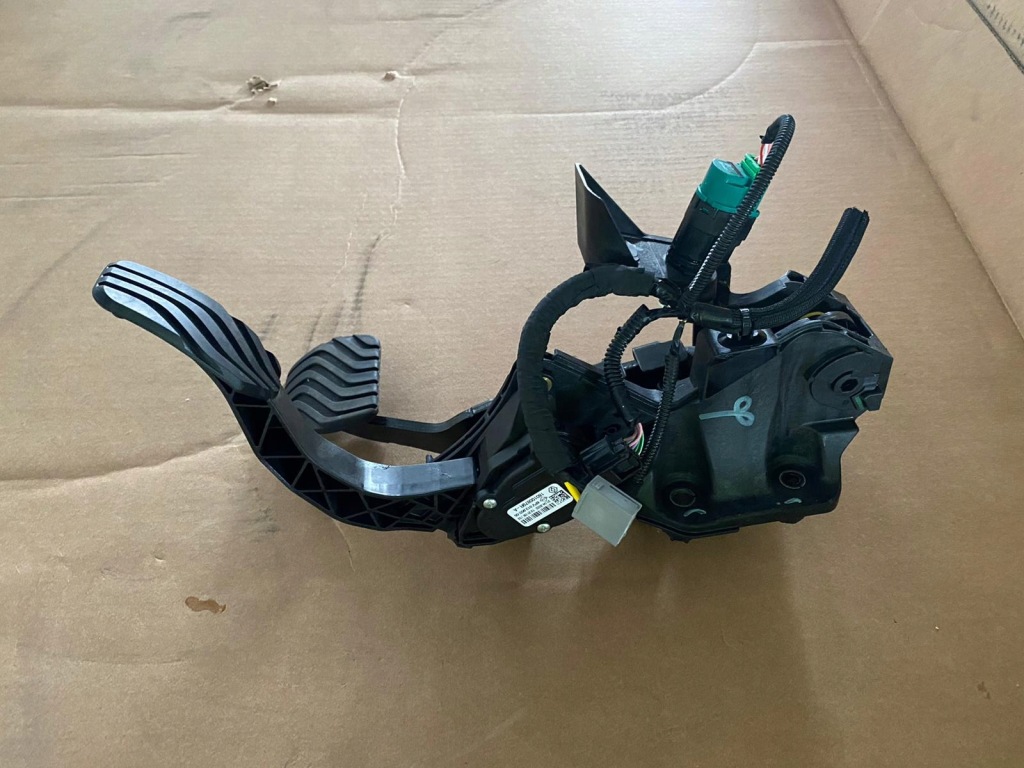 фото №1, Renault captur ii 1.3 tce гібрид педаль 180100879r