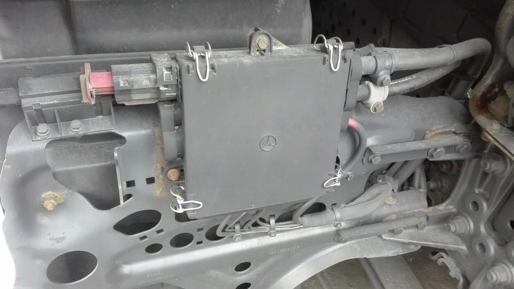 фото №1, Коробка предохранителей mercedes actros mp 4