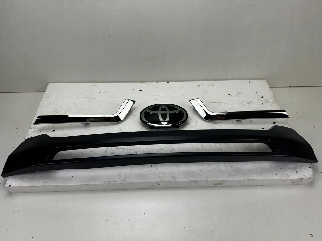фото №1, Toyota hilux решётка радиатора решётка радиатора значок pod радар org! 90975-02159