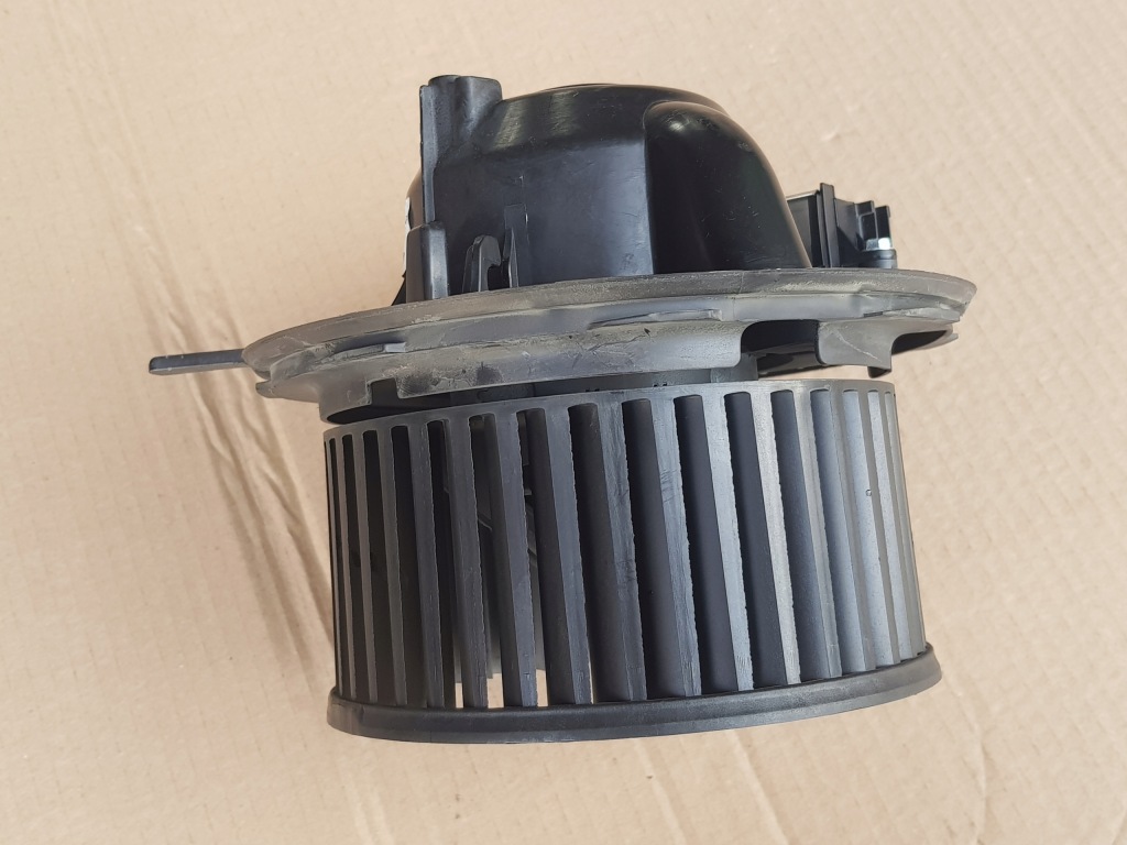 Купить Воздуходувка обдув + резистор / seat leon ii vw golf v audi a3 8p / - исправна