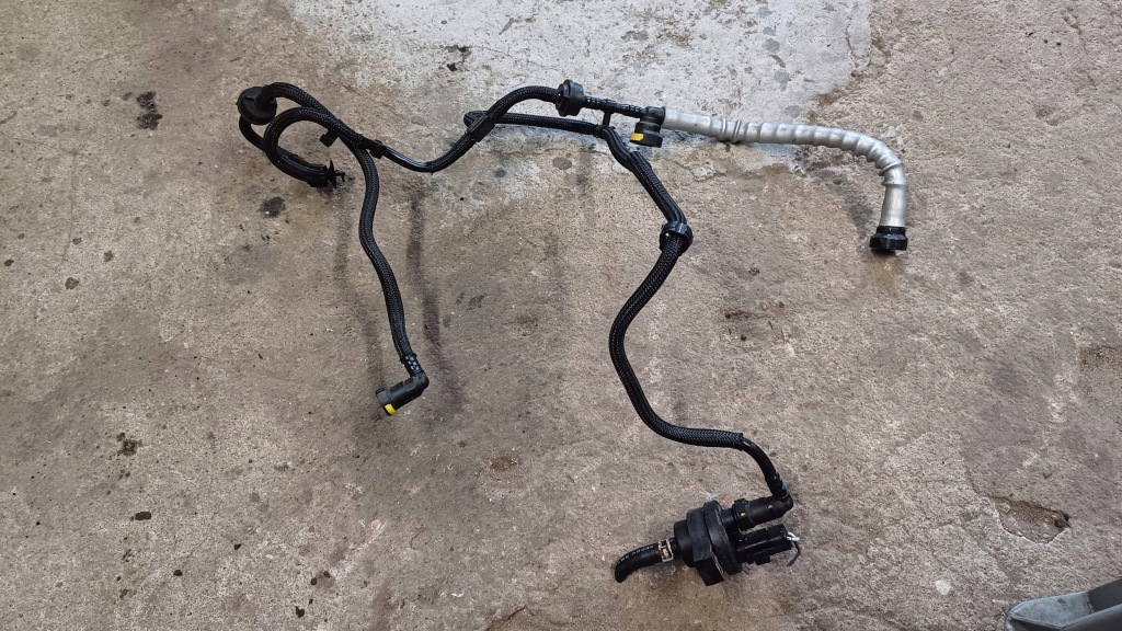 фото №1, Nissan micra k14 0.9 шланг топлива 14930-4ed0a