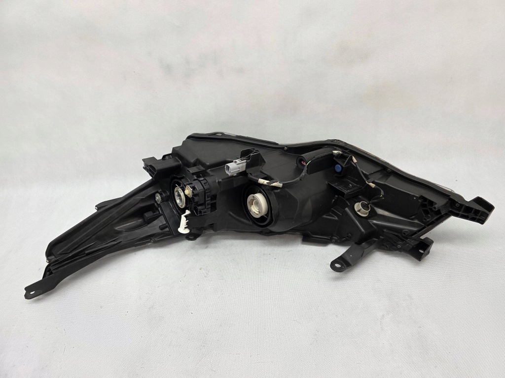 Toyota corolla e16 рестайлінг  2016+ фара перед правий led європа 81110-02l50-00 Ціна