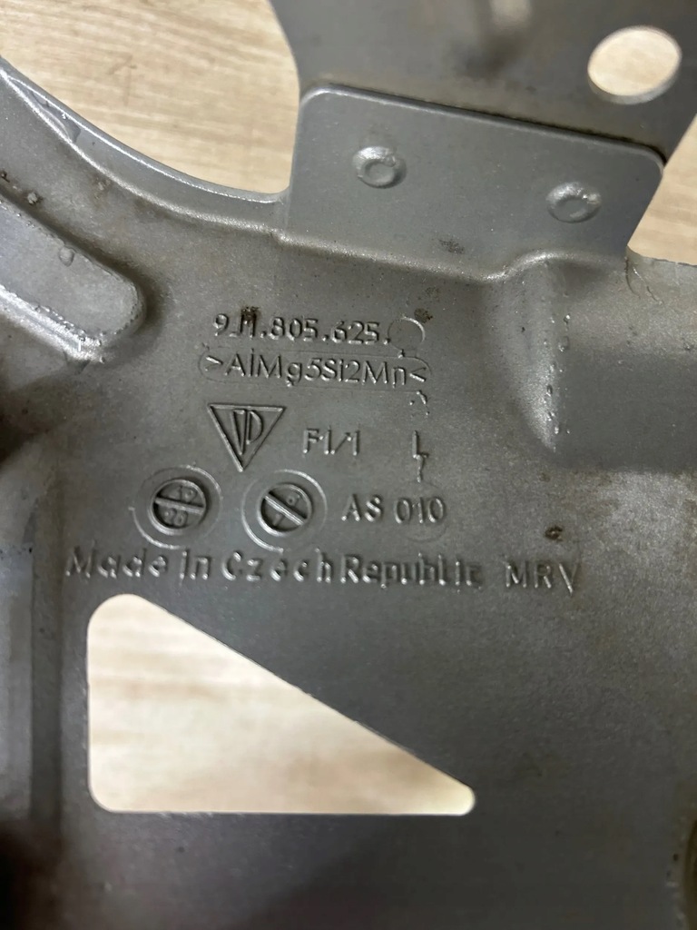 фото №7, Porsche taycan 9j1 2020 перед сторона ліва крила