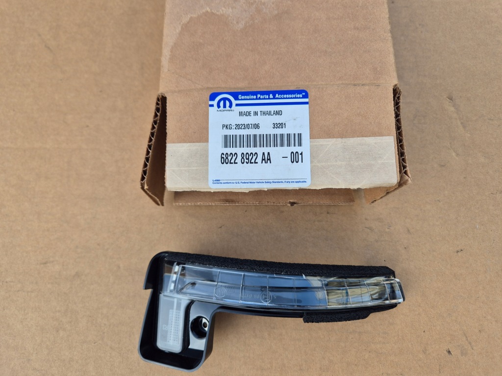 фото №1, Jeep поворотник дзеркало lewego. cherokee. mopar