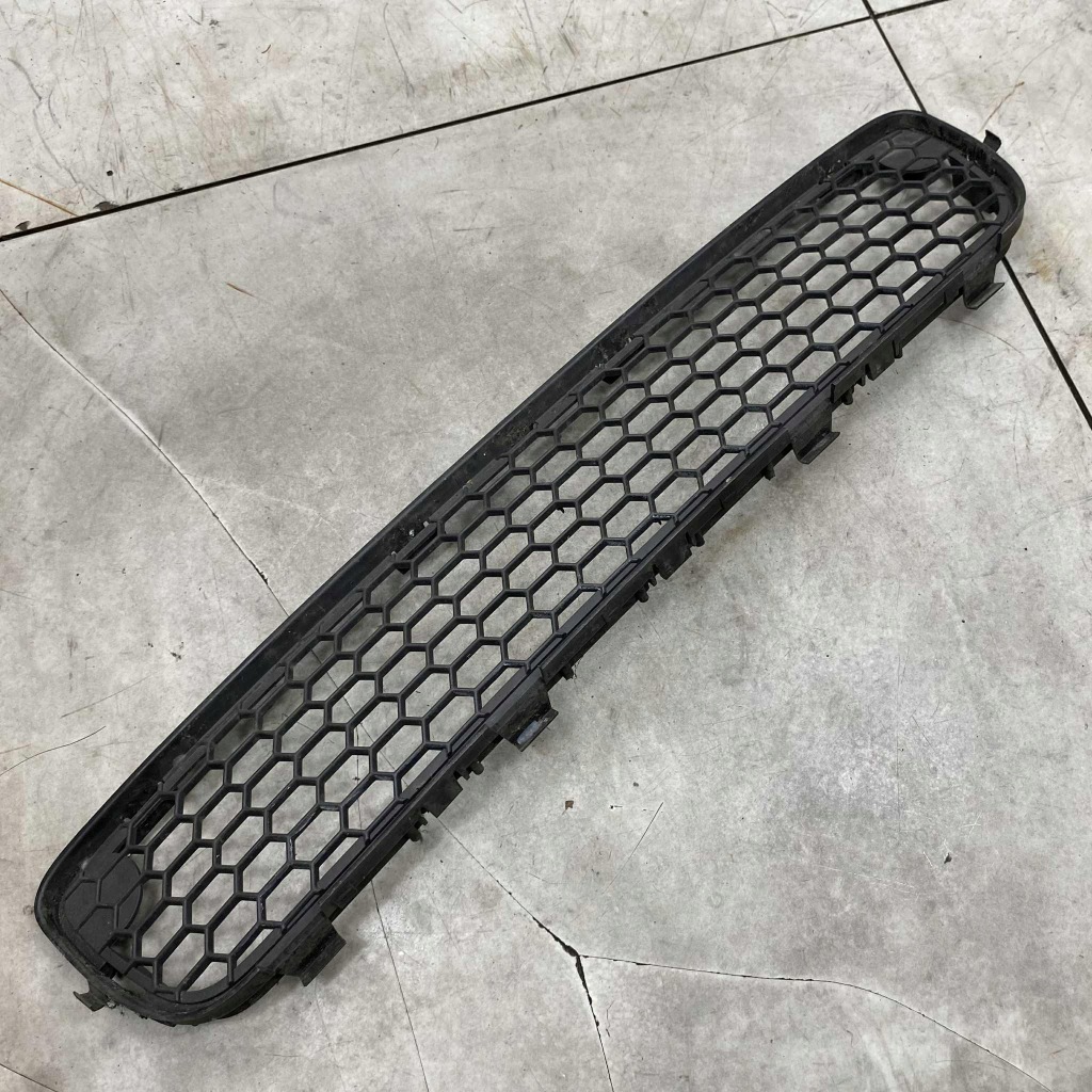 фото №1, Решётка бампера перед средняя s80 ii