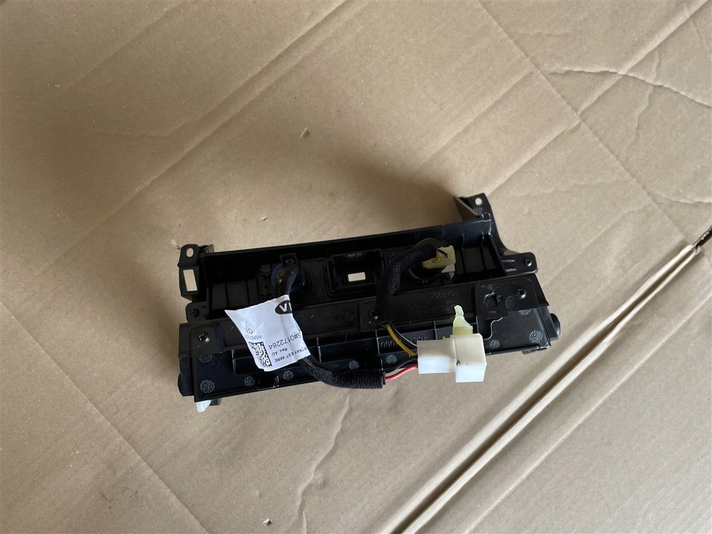 фото №6, Штекер разъём зарядное устройство usb port 84624-j7500 kia ceed iii 3 18-22r 21r