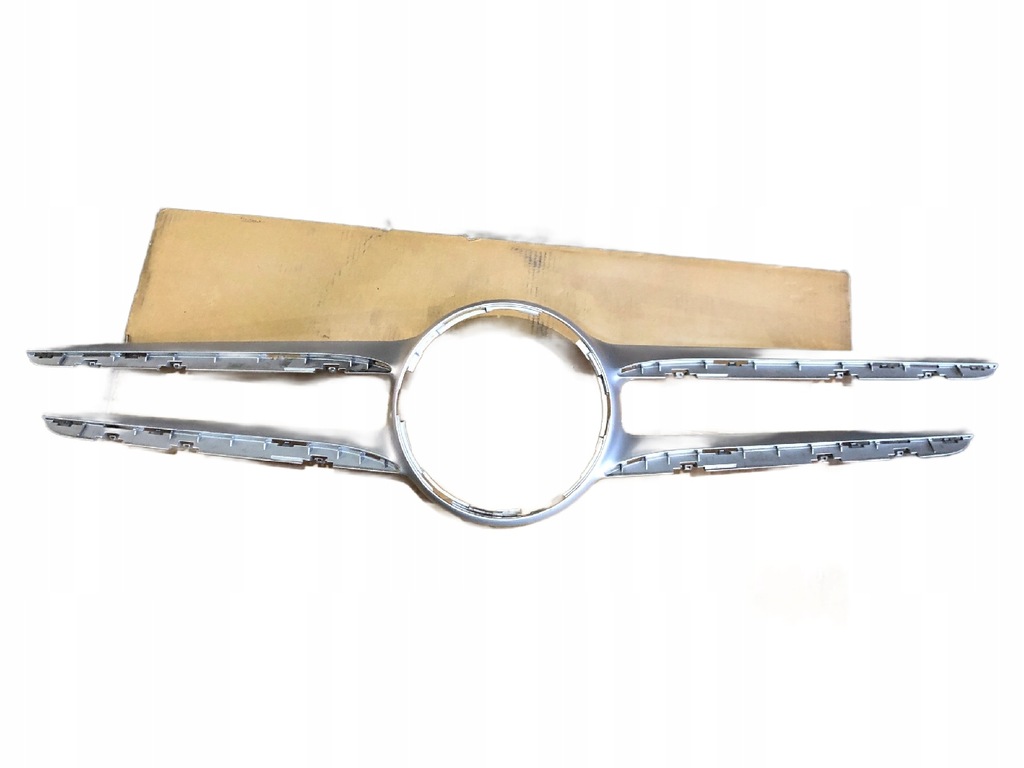 фото №1, Mercedes c klasa w205 2014- молдинг решётка радиатора решётка радиатора