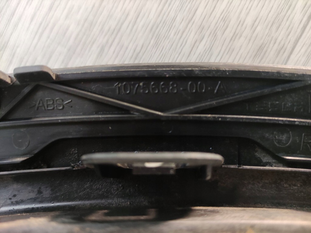 фото №7, Tesla x 15- накладка молдинг крыла правый перед 107566800a