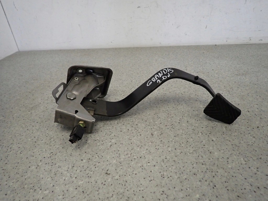 фото №1, Mitsubishi grandis 2.0 did 03-11 педаль зчеплення