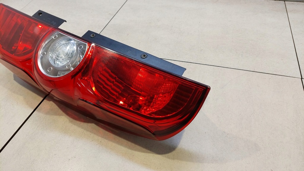 фото №8, Лампа правый задняя fiat doblo iii 1.3 20570748