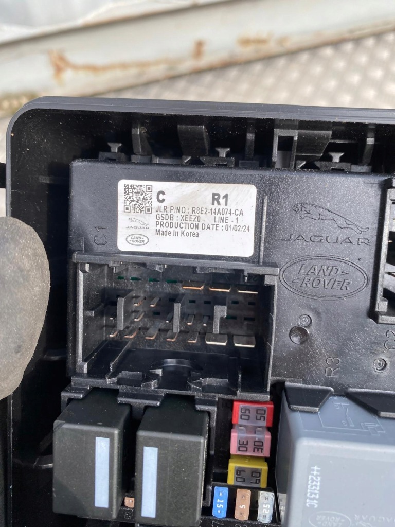 фото №4, Land rover range rover sport l461 коробка предохранителей r8e2-14a074-ca