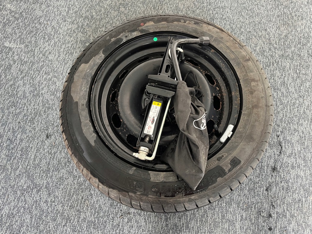 фото №1, Ford transit courier 21r колесо запасное r15 домкрат ключи набор ремонтный