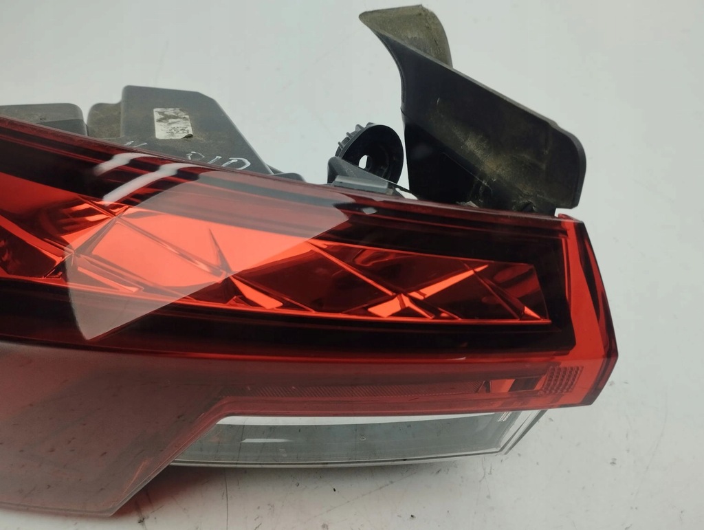 фото №7, Skoda octavia mk4 2022 левая сторона лампа задняя