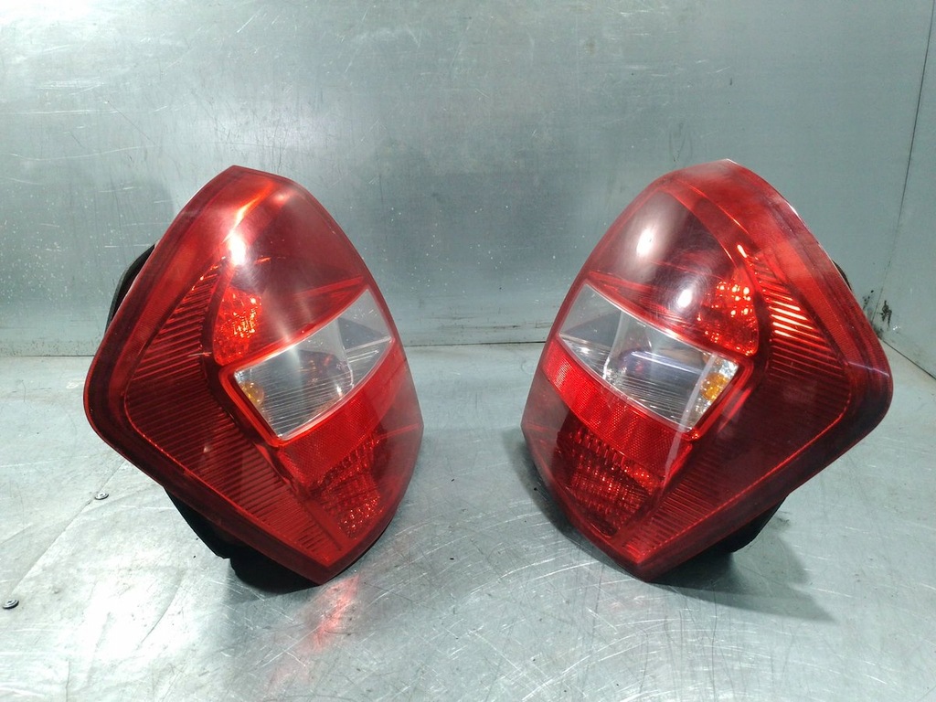 фото №10, Лампы задняя комплект kia cerato 2.0 crdi хэтчбек 92401-2f2