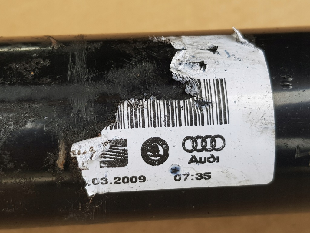 Приводной вал правый перед vw caddy 3 touran 1 1.9 tdi 105km bls механическая коробка передач / исправна с Разборки