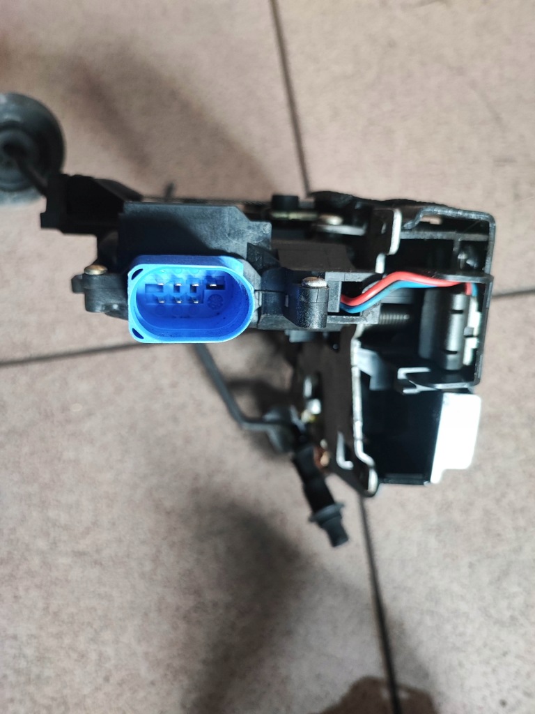 фото №6, Замок двері правий задня audi a8 d3