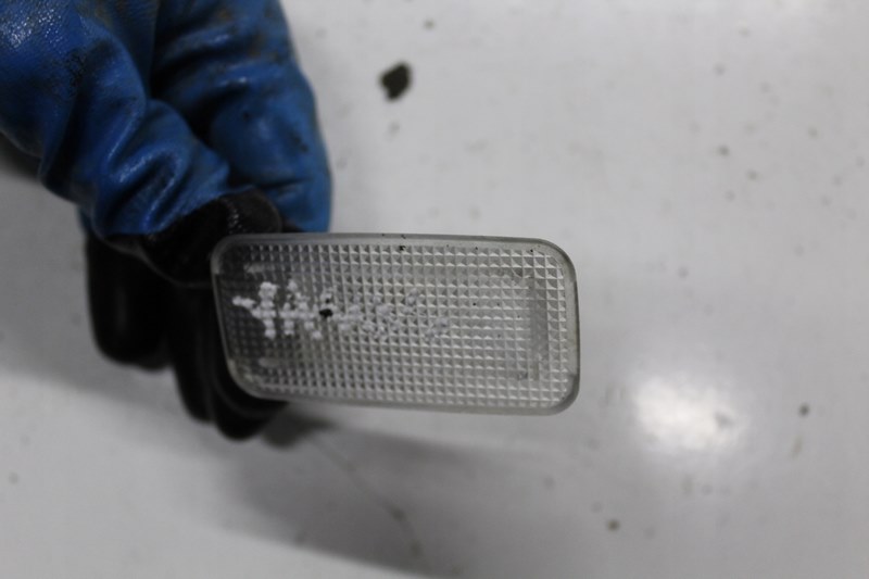 фото №2, Toyota yaris i 04 3d лампа освещение салона