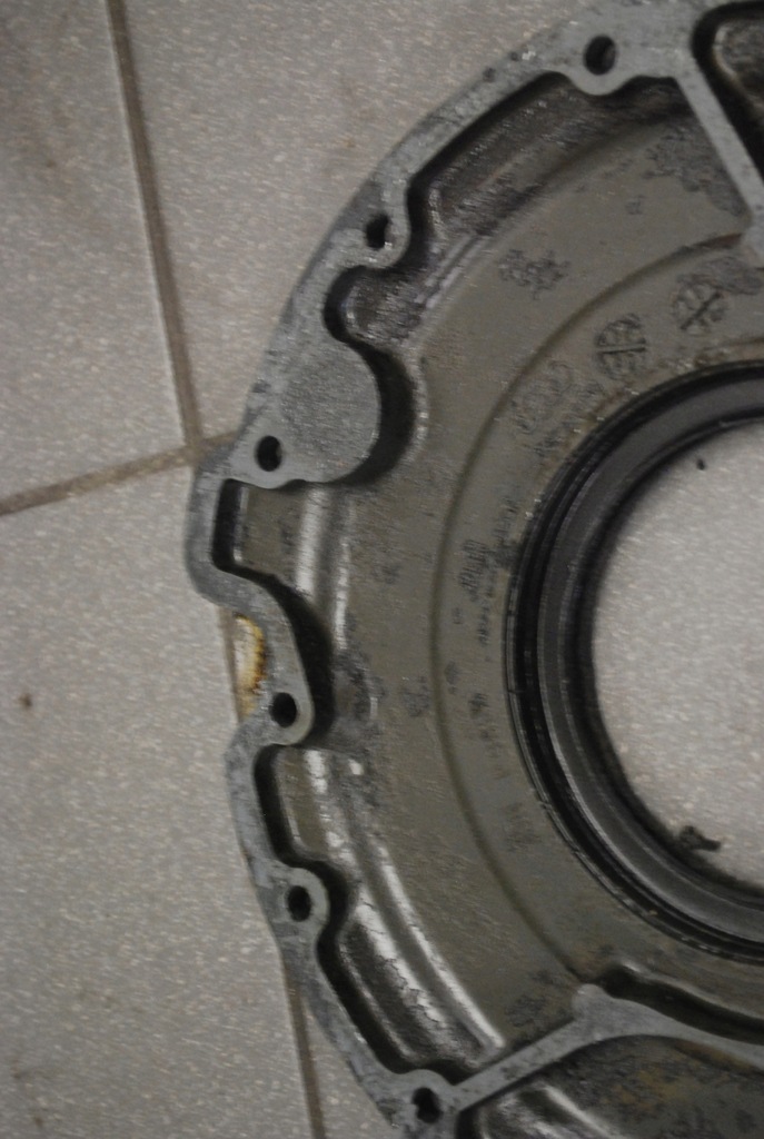 фото №5, Крышка сальник вала a8 d2 4.2 aqf 077103173c