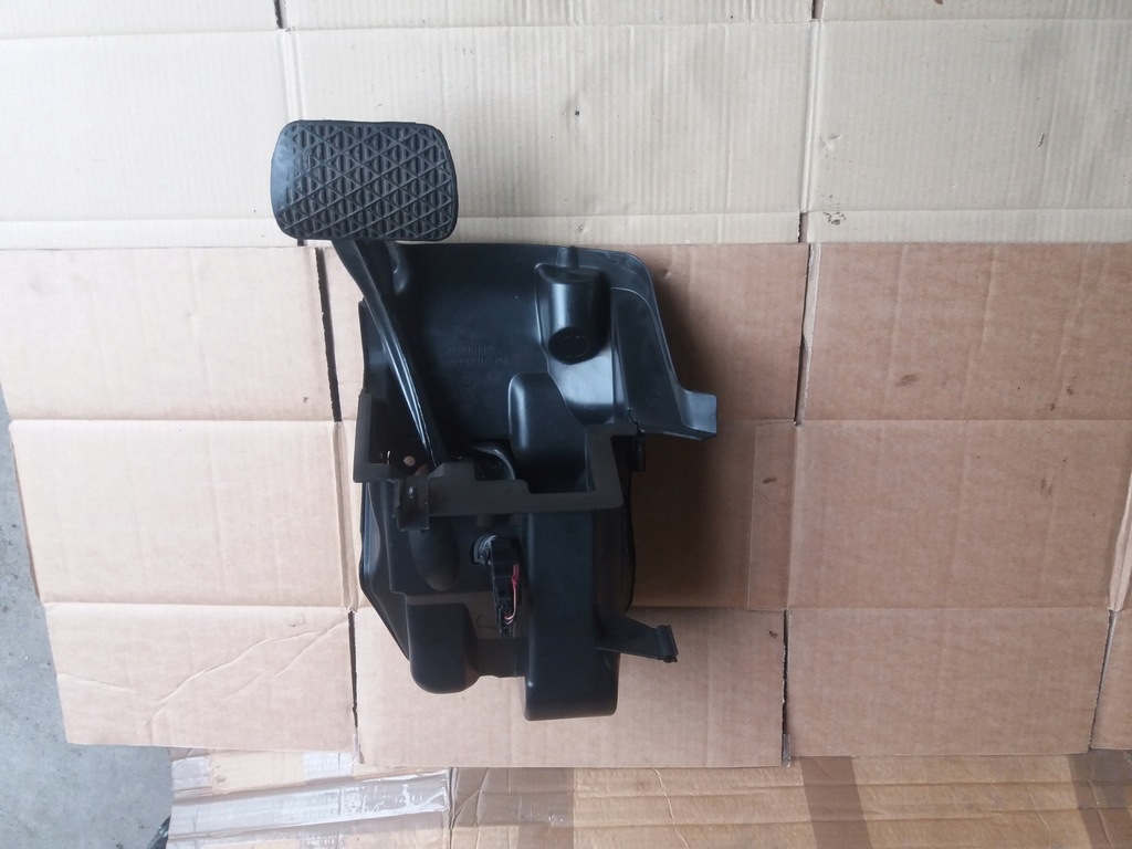 фото №1, Педаль тормоза автоматическая коробка передач mercedes w211 e-klasa europa