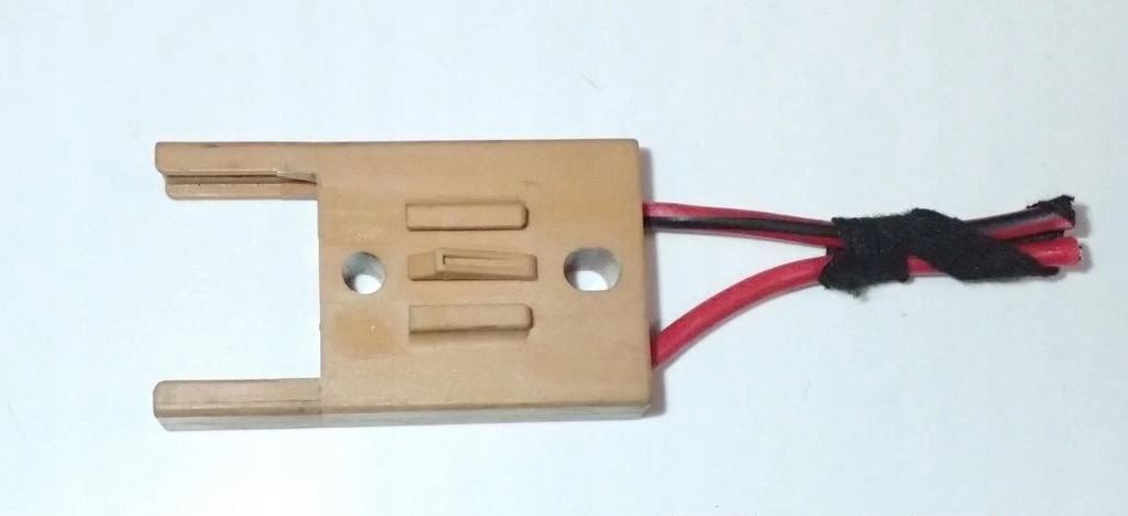 фото №1, Колодка з'єднувач штекер коричнева audi 8a0937530