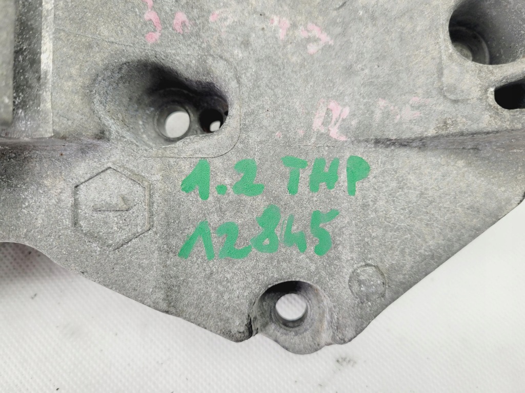 Кронштейн кронштейн генератора 1.2 thp peugeot citroen 9809714680 с Разборки