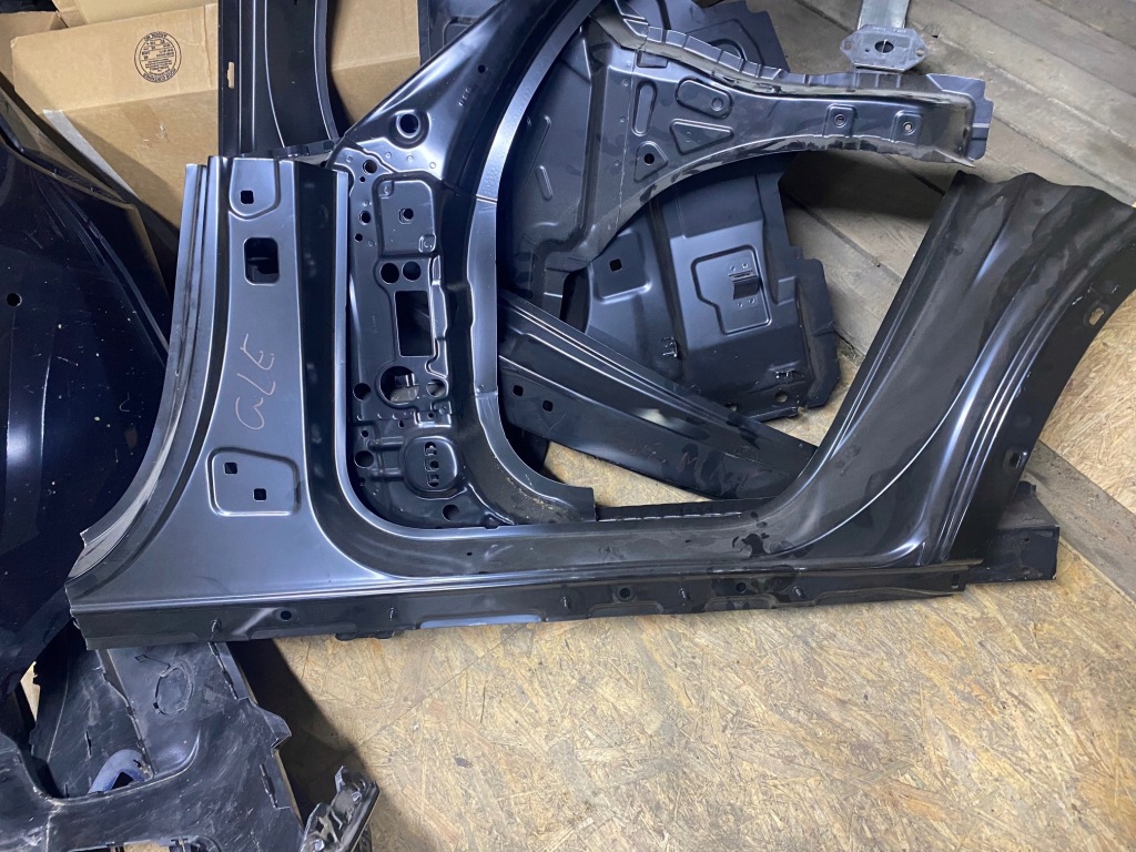 фото №1, Mercedes gle 167 левый порог блок двигателя b