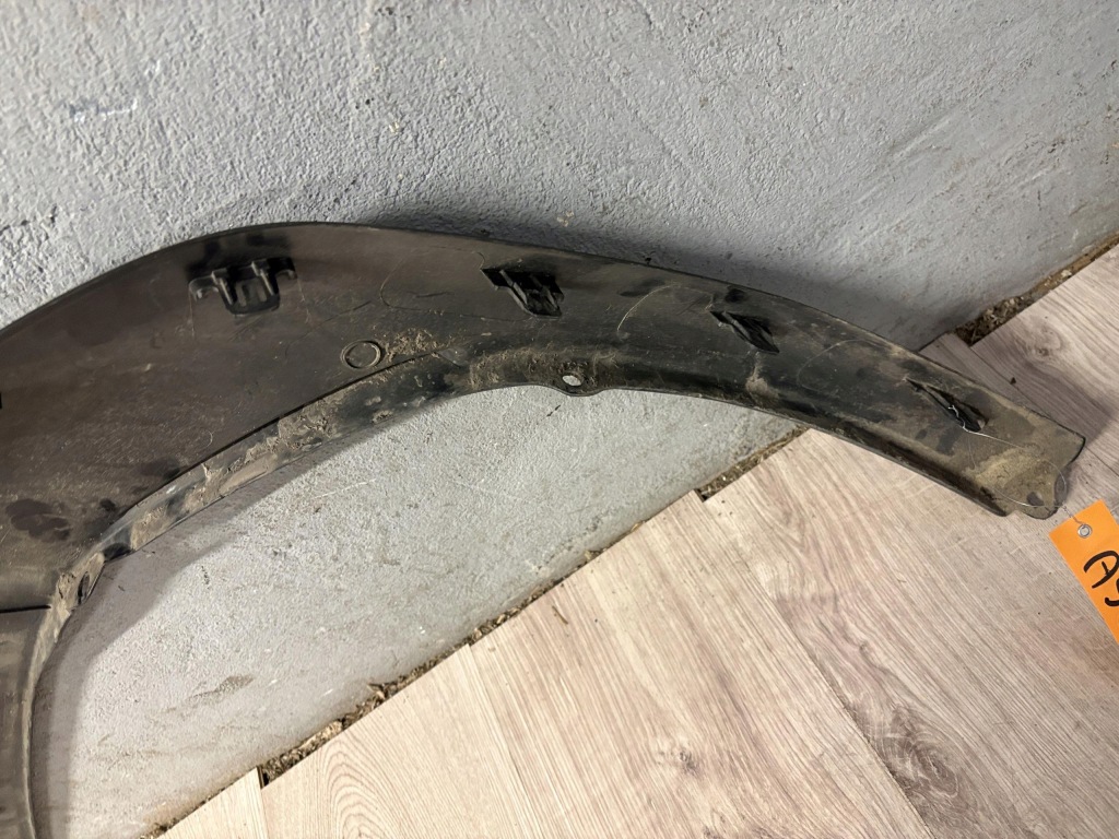 Toyota yaris cross молдинг крыла правый задний  75605-k2011 75651-k2011 Киев