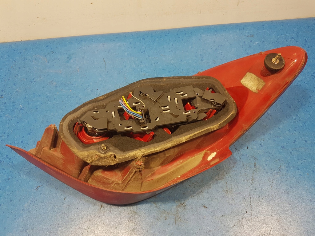 фото №10, Peugeot 307 2.0 hdi лампа задня права зовнішня